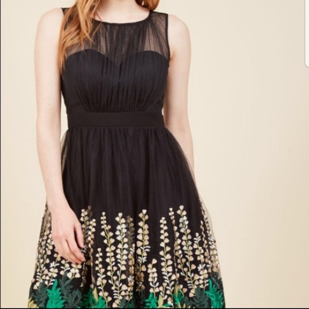 New Modcloth Beautifully Abloom Dress Size Medium - Picture 2 of 9